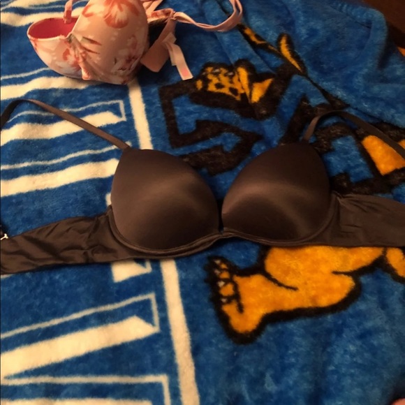 Victoria Secret bio fit bra paid 60 good shape - Picture 1 of 3